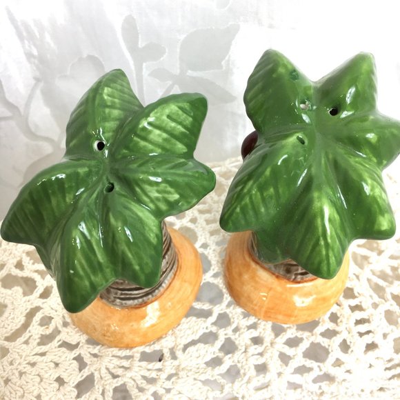 Pottery Barn Coconut Tree Salt & Pepper Shaker - Picture 5 of 10